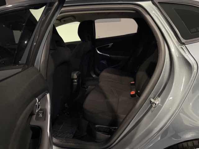 VOLVO V40 D2 R-design