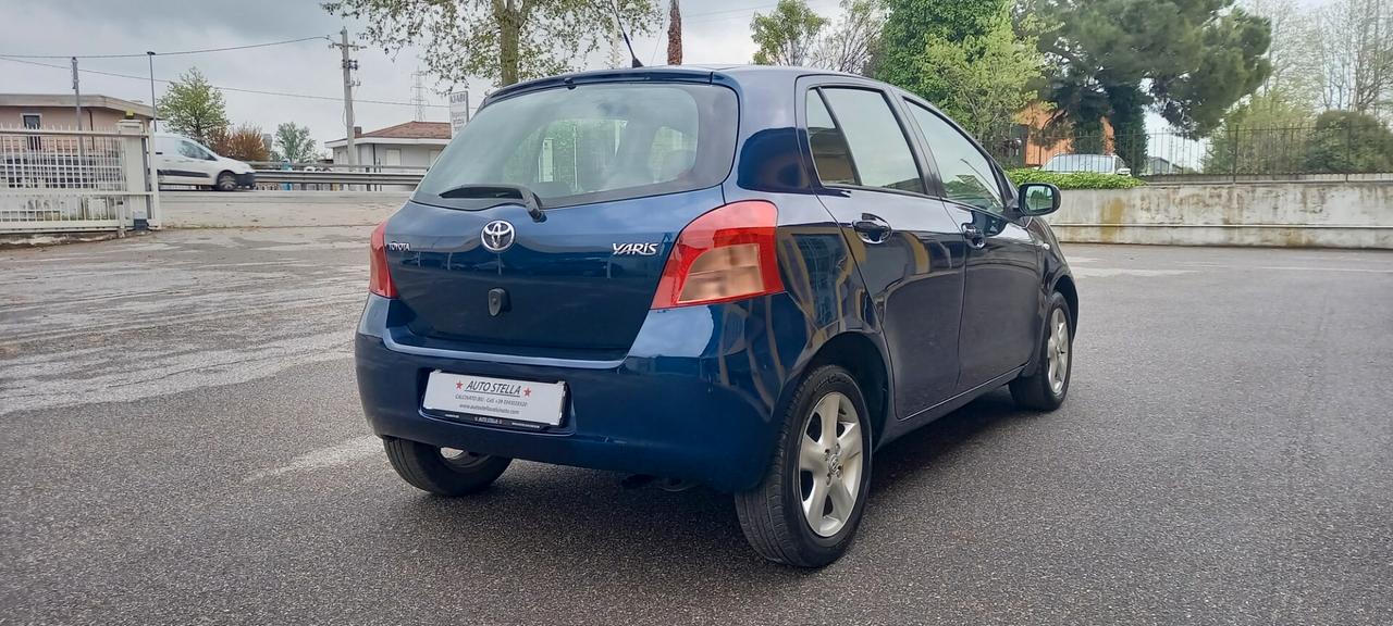 Toyota Yaris cc. 1.000 Benzina 5 Porte 5 Posti Utilizzabile Anche per i Neopatentati.