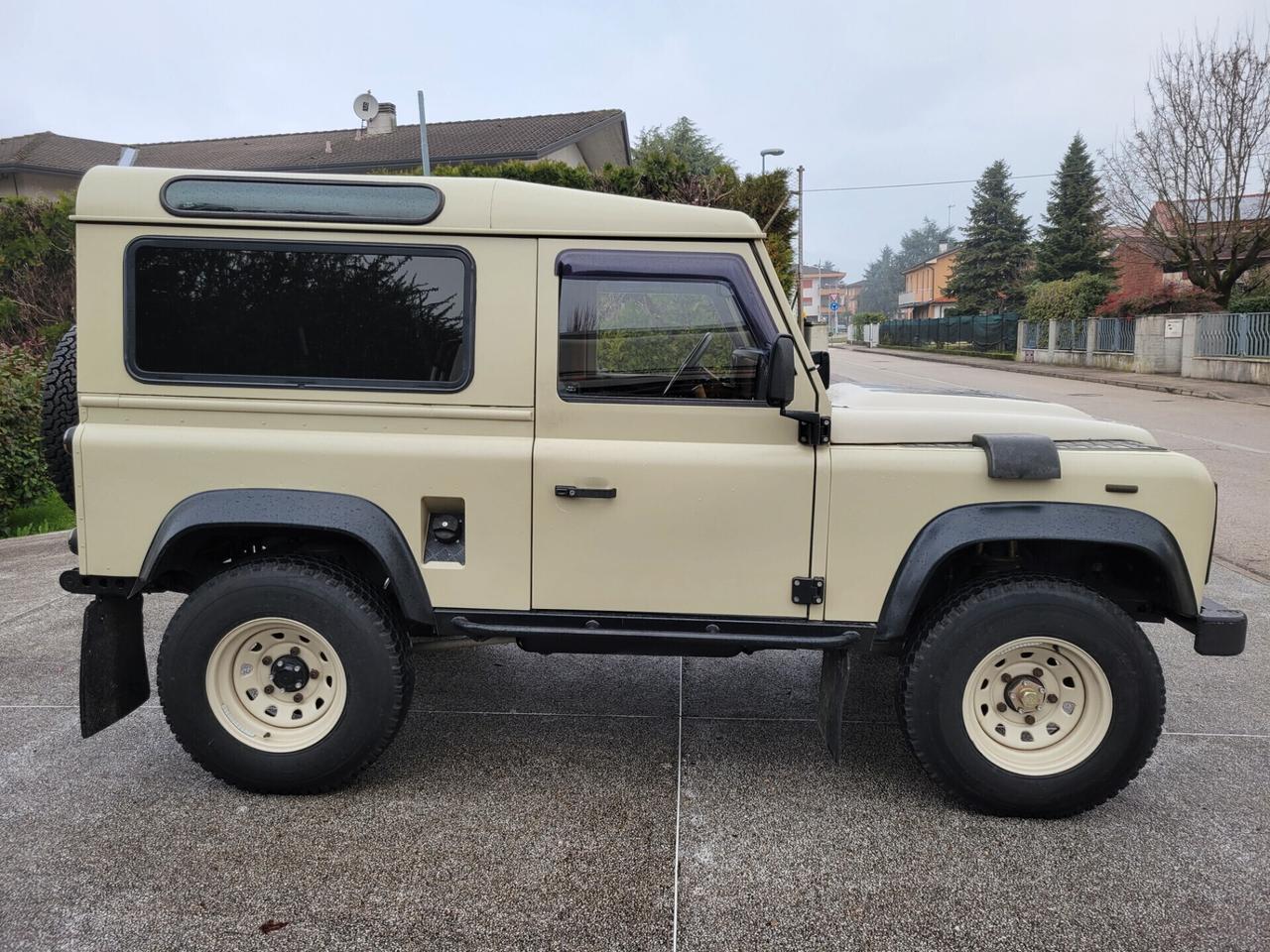 Land Rover Defender 90 turbodiesel Hard-top