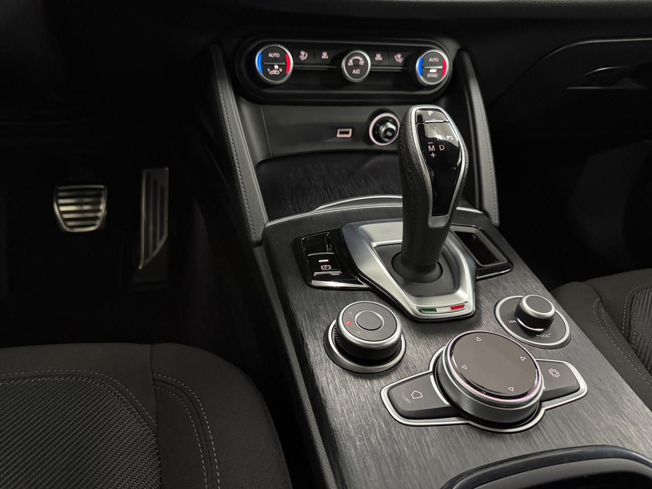 Alfa Romeo Stelvio 2.2 TD 210 CV SUPER AT8 Q4 FARI MATRIX MODELLO NUOVO TAGLIANDI KIT DISTRIBUZIONE ESEGUITO