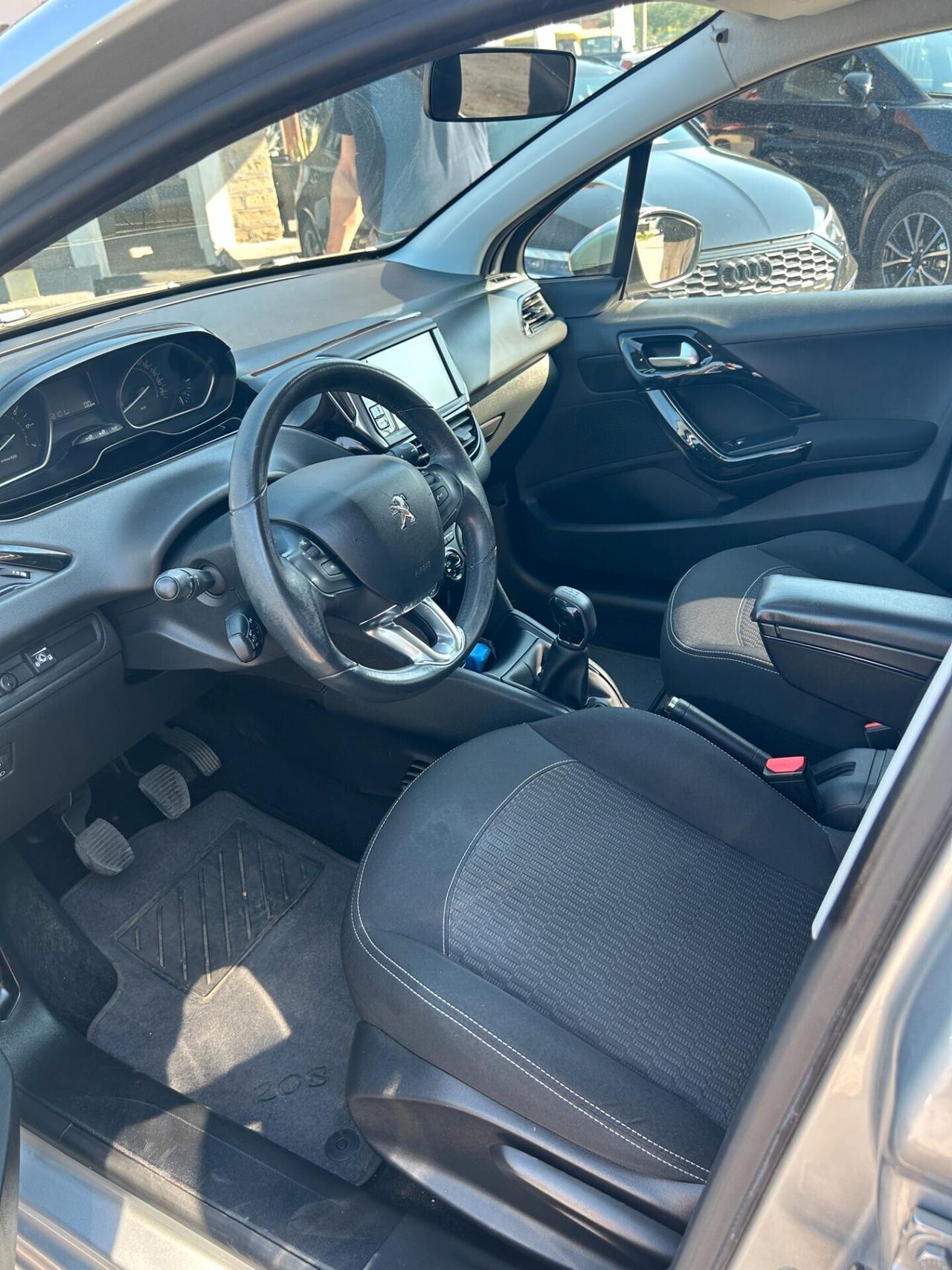 Peugeot 208 PureTech 82 5p. GPL Allure