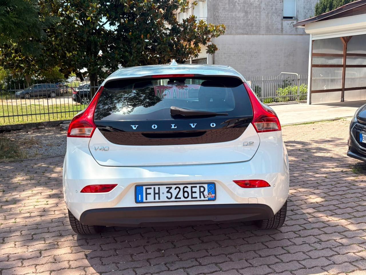 Volvo V40 D2 R-DESIGN MOMENTUM