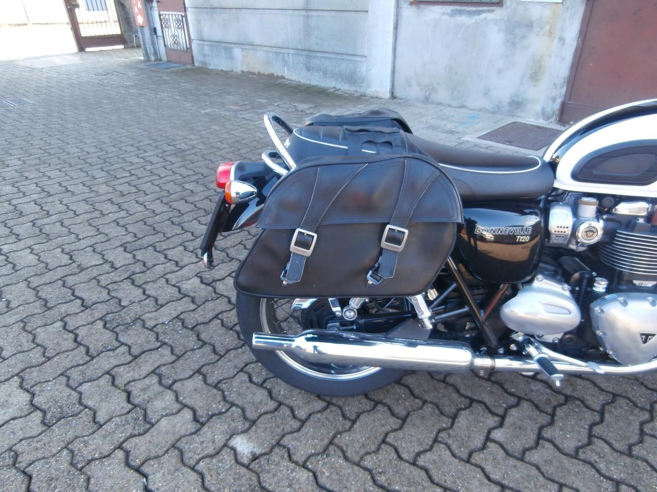 Triumph Bonneville T120 del 2016, Passaggio , tagliando e garanzia inclusi