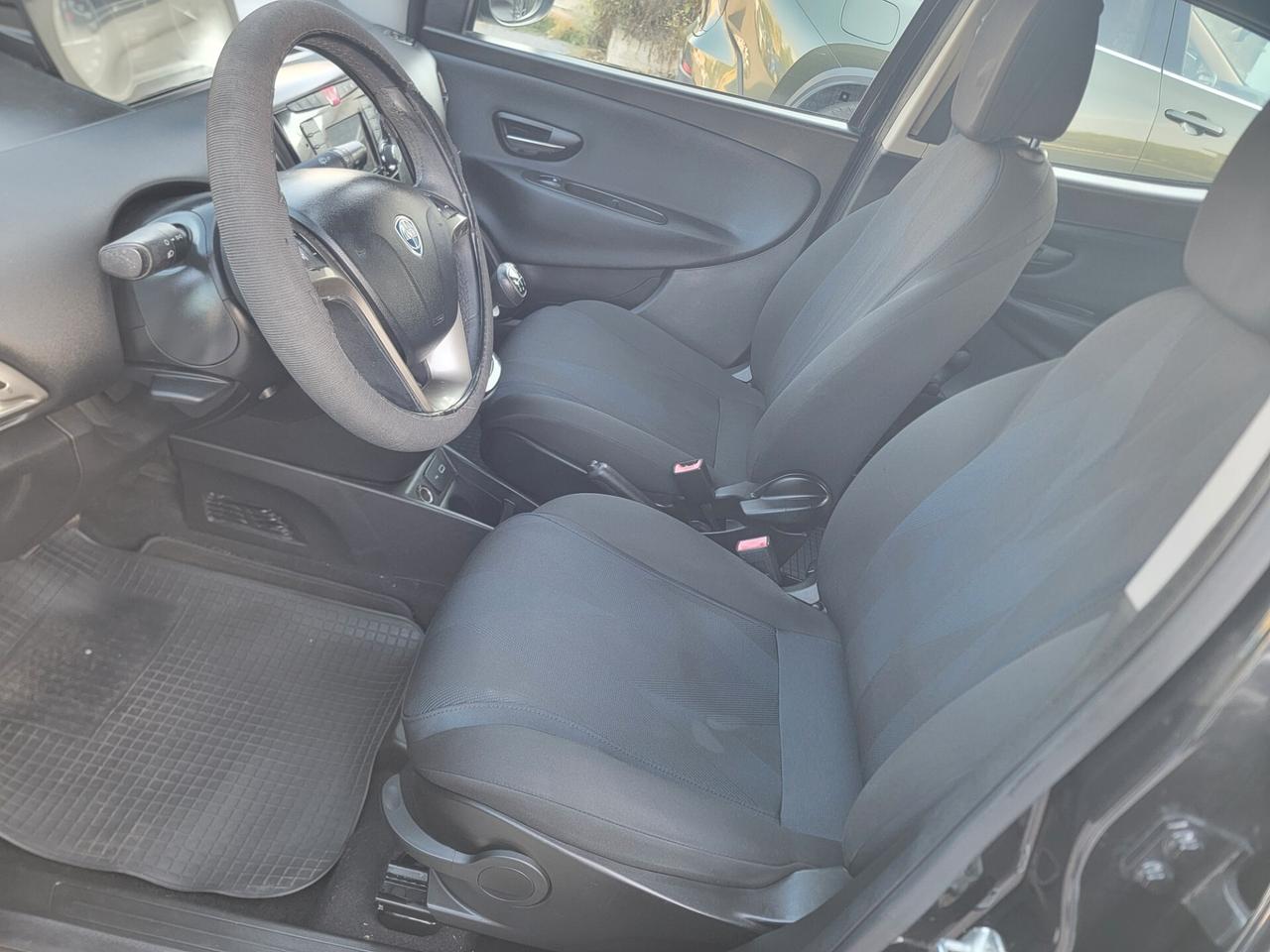 LANCIA Ypsilon 1.2 69 CV 5 porte S&S Black and Noir garanzia