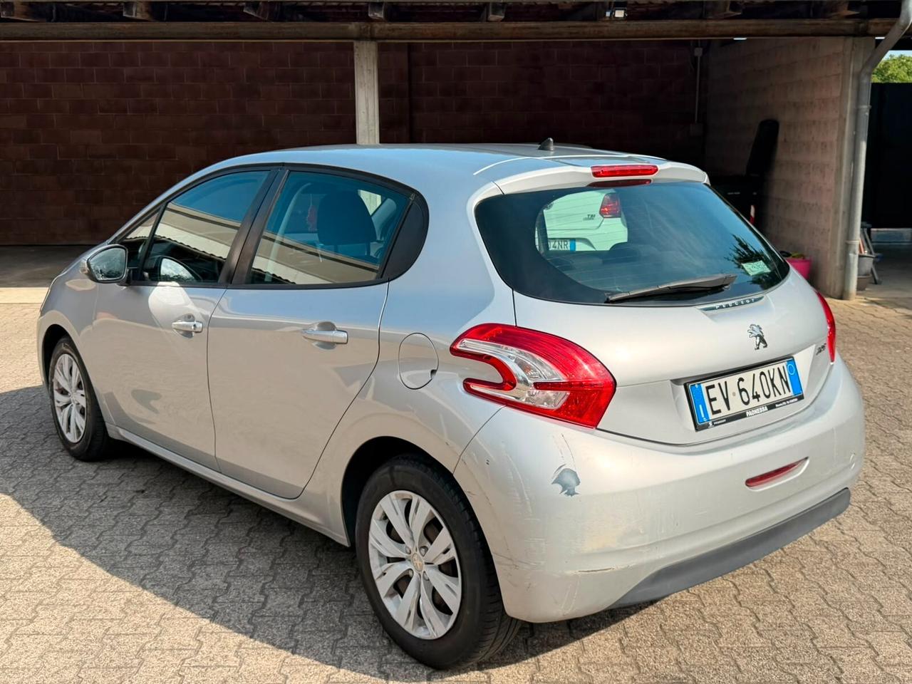 Peugeot 208 1.4 HDi 68 CV 5 porte Allure