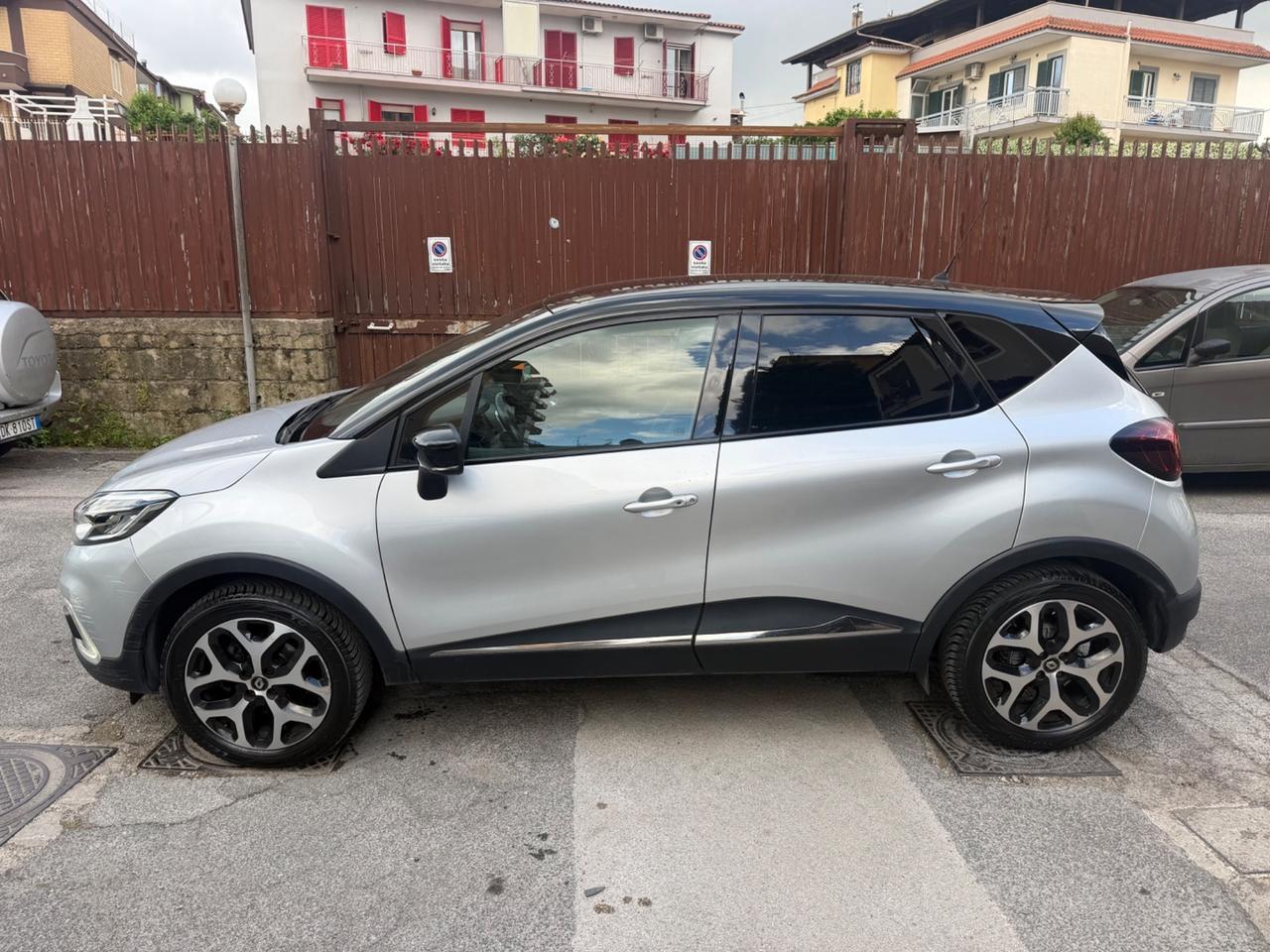 Renault Captur dCi 8V 90 CV EDC Start&Stop Energy Initiale Paris