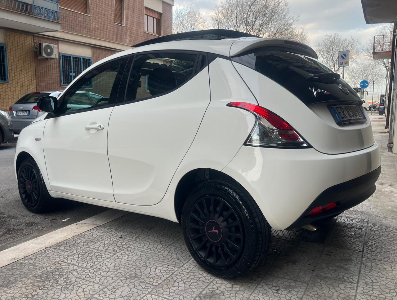 LANCIA YPSILON 1.3 MJT ELEFANTINO ROSA TETTO APRIBILE
