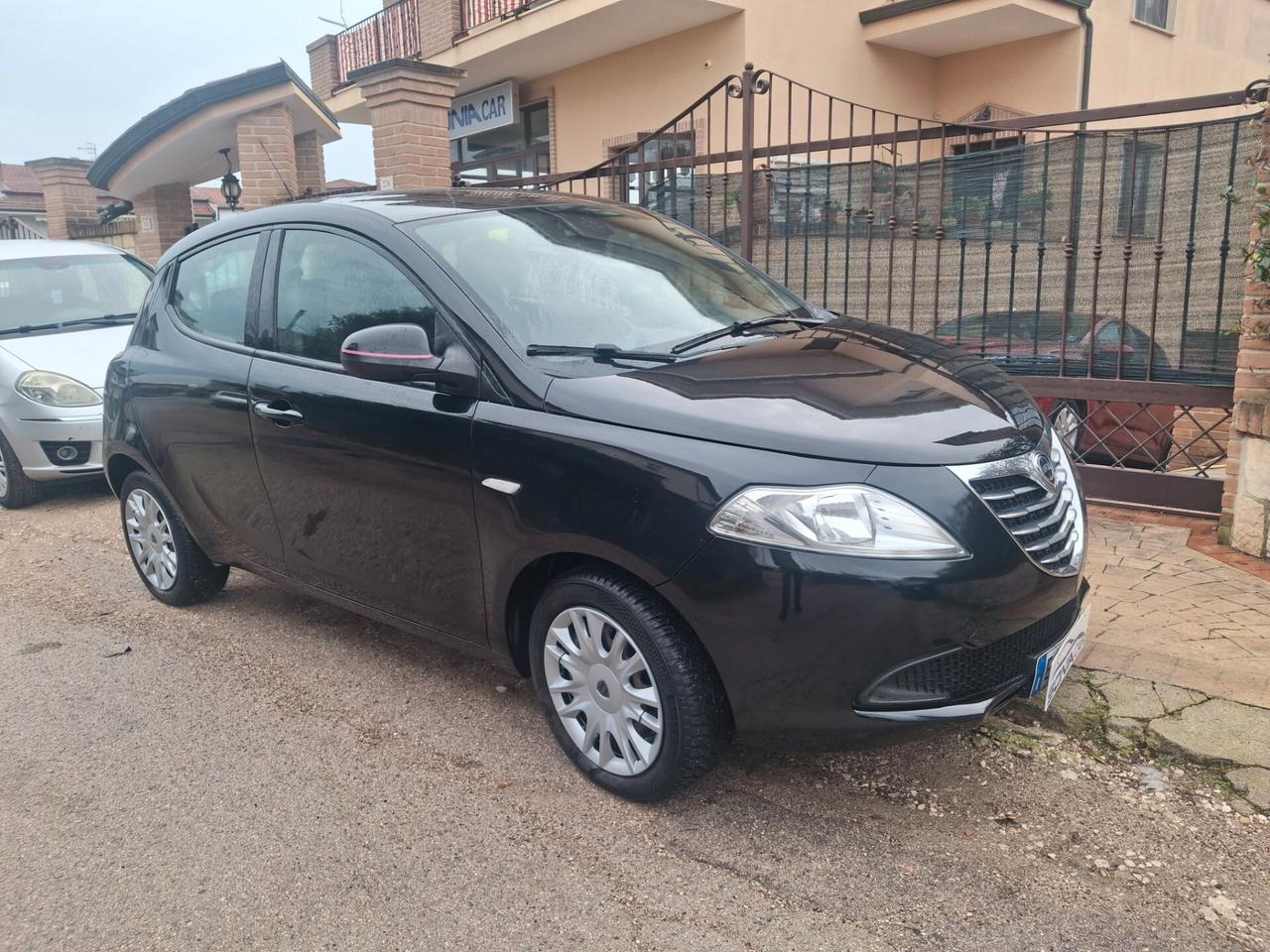 Lancia Ypsilon 1.2 69 CV 5 porte GPL Ecochic Silver neopatentati