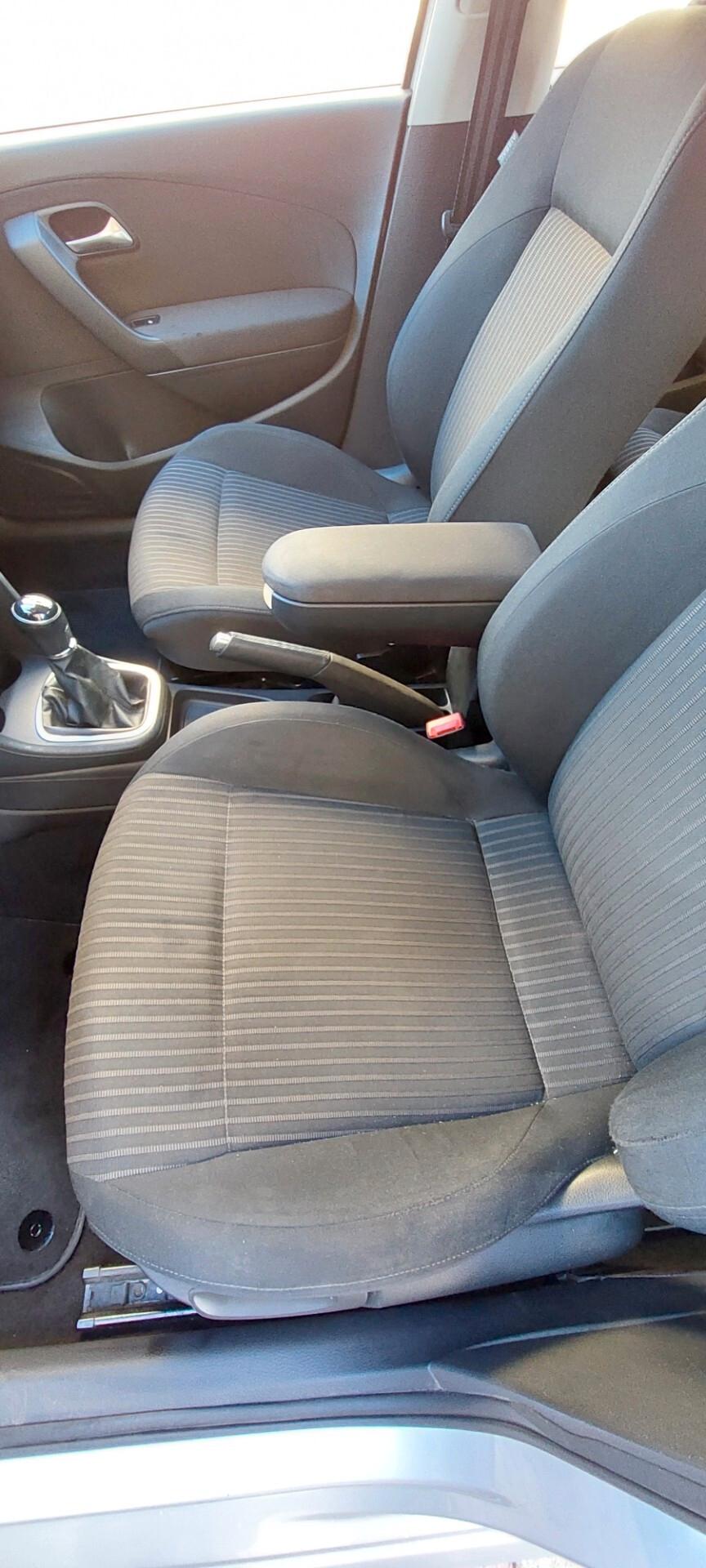 POLO 1,6 DIESEL 90 CV TELEFONO SENSORI COMANDI AL VOLANTE LEGA IMPECCABILE X NEOPATENTATI