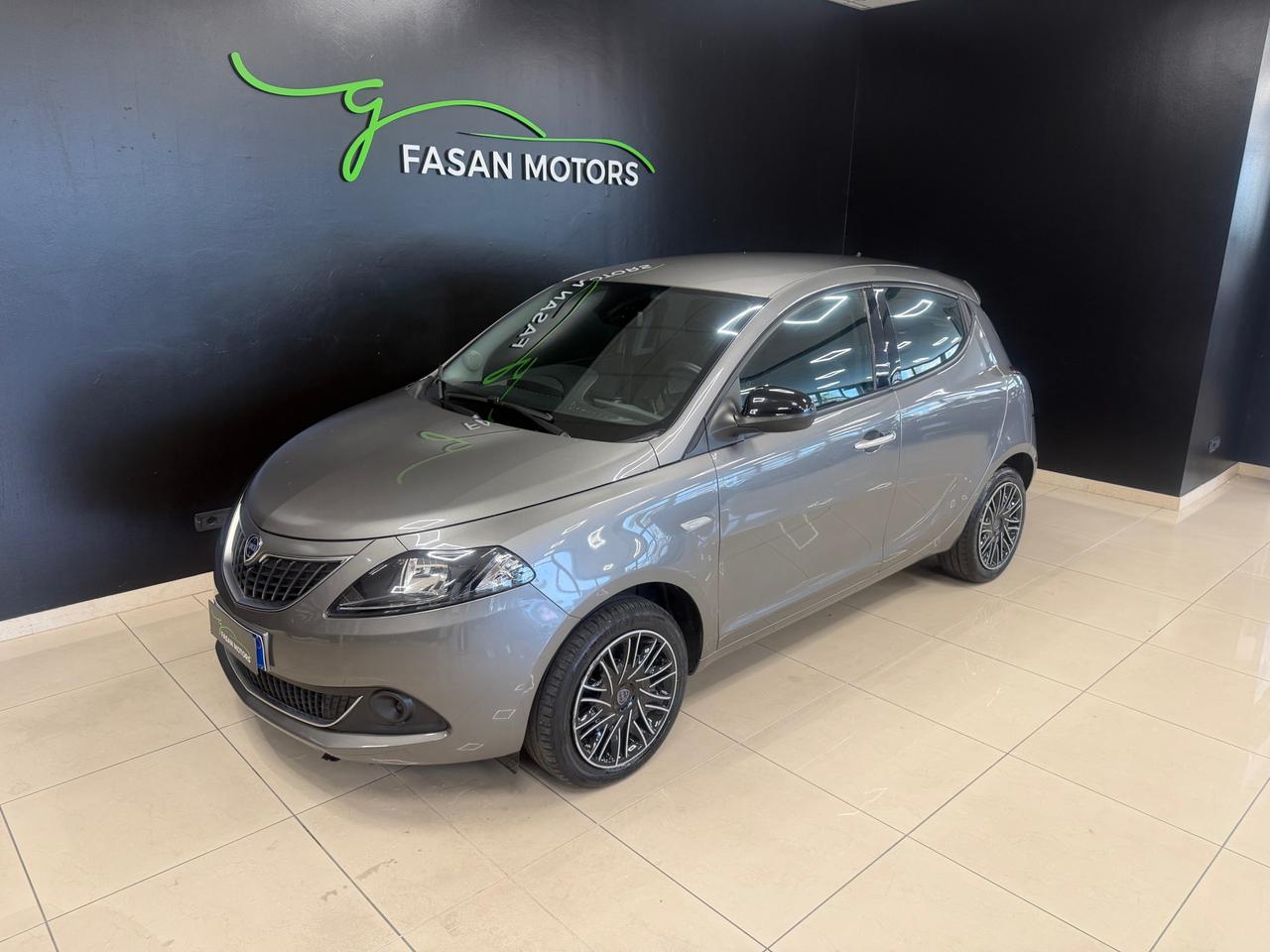 Lancia Ypsilon 1.0 firefly hybrid Silver Plus s&s 70cv
