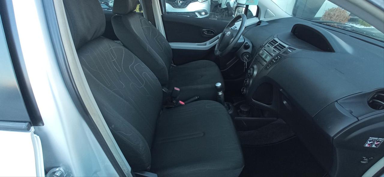 Toyota Yaris 1.0 CON 76 MILA KM