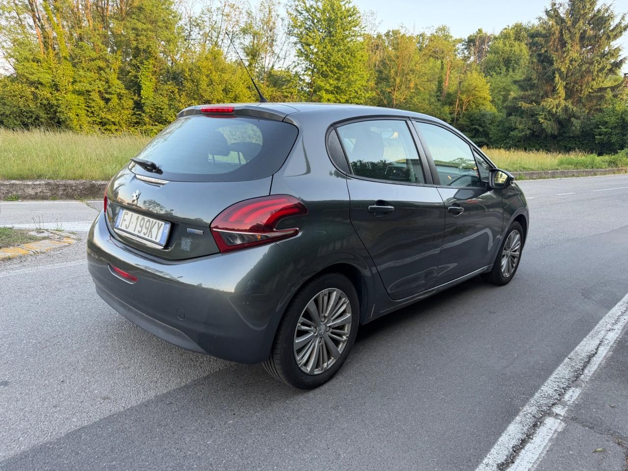 Peugeot 208 PureTech 82 5 porte Allure
