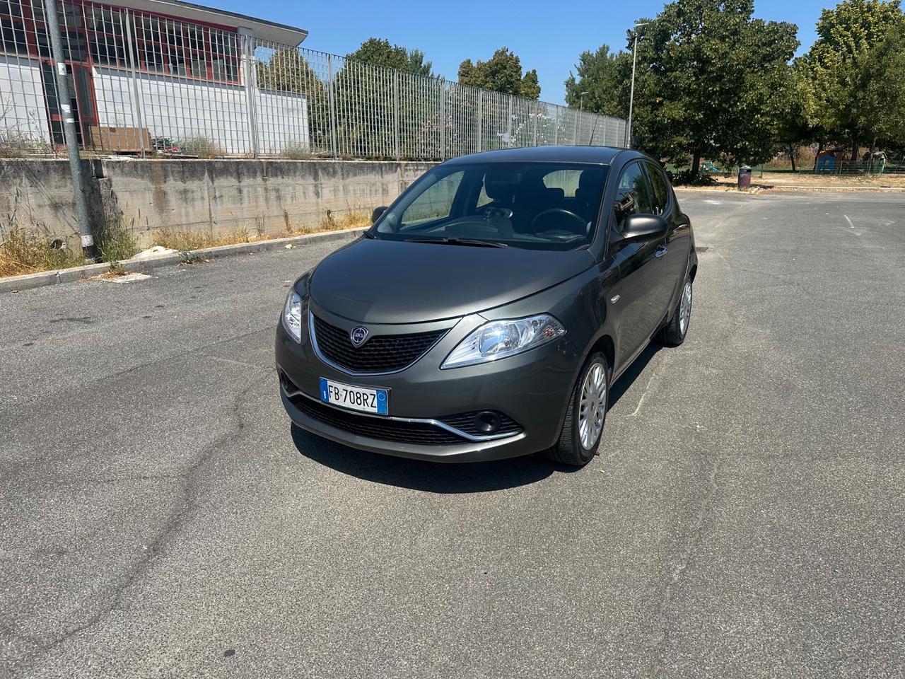 Lancia Ypsilon 1.2 69 CV 5 porte Gold