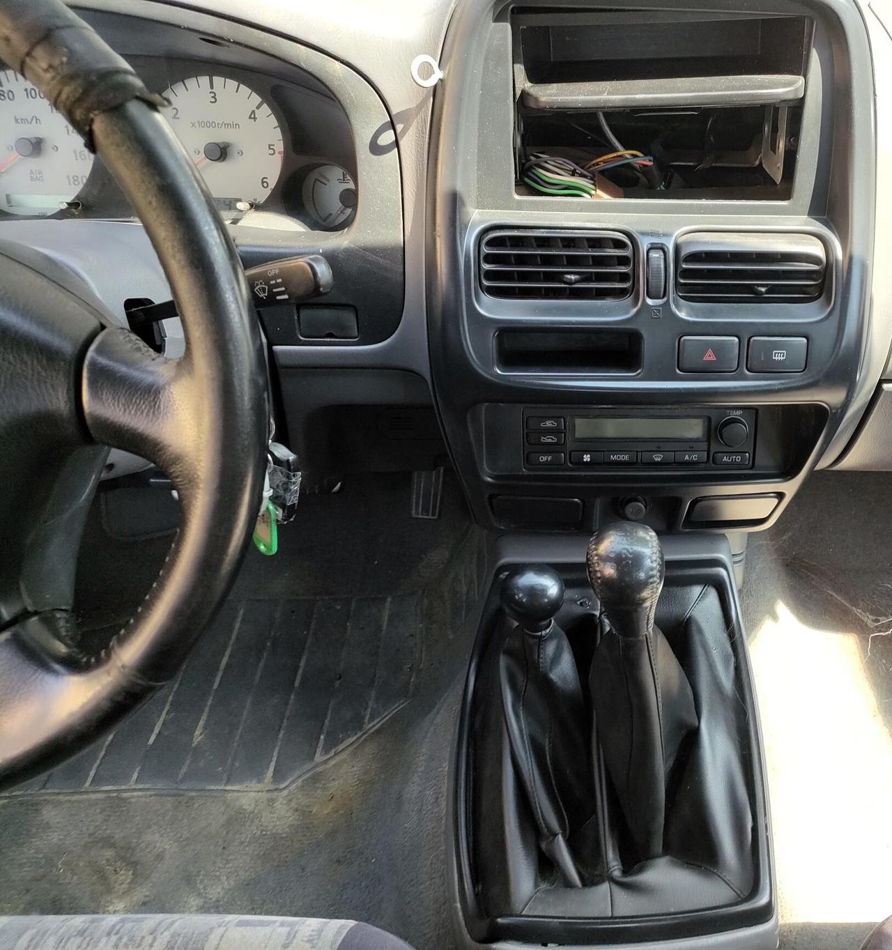 Nissan Navara Double Cab King Cab 2.5 TD