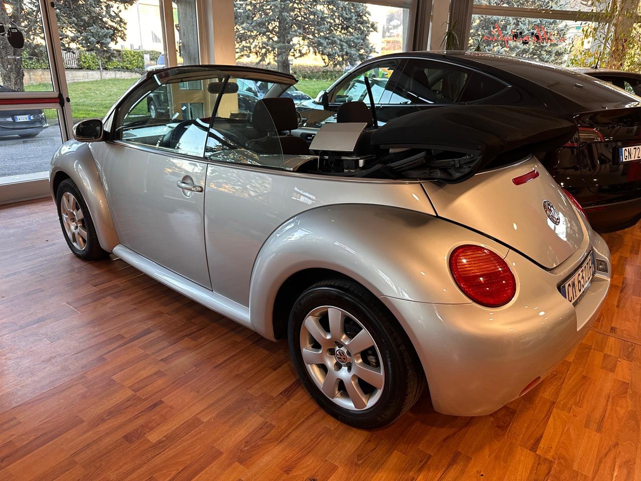 Volkswagen New Beetle 1.6 Cabrio