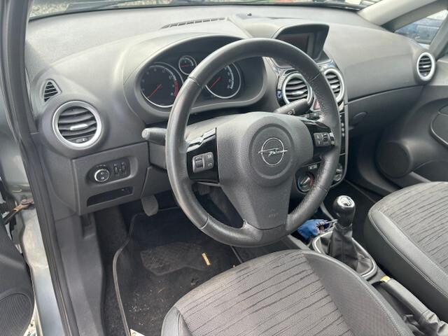 Opel Corsa 1.2 5 porte Cosmo