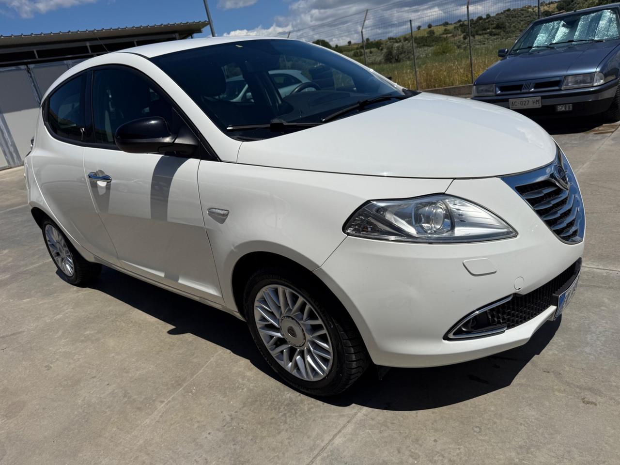 Lancia Ypsilon 0.9 TwinAir 85 CV Cambio Automatico