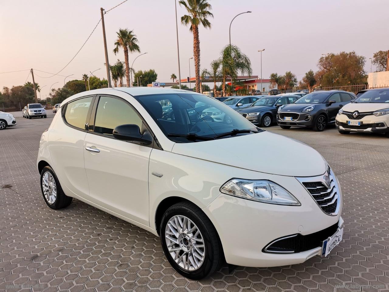LANCIA Ypsilon 1.2 69 CV 5p. Platinum