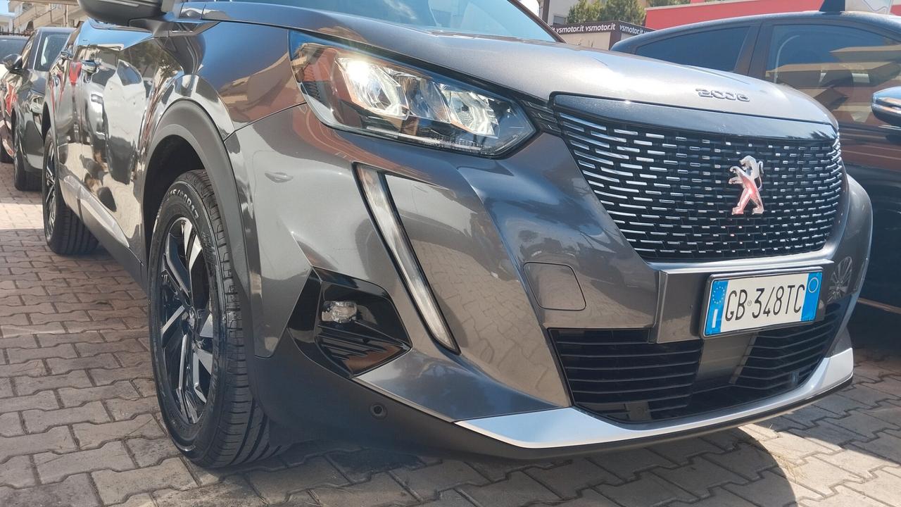 PEUGEOT 2008 1.2 BENZ-NAVI-2020