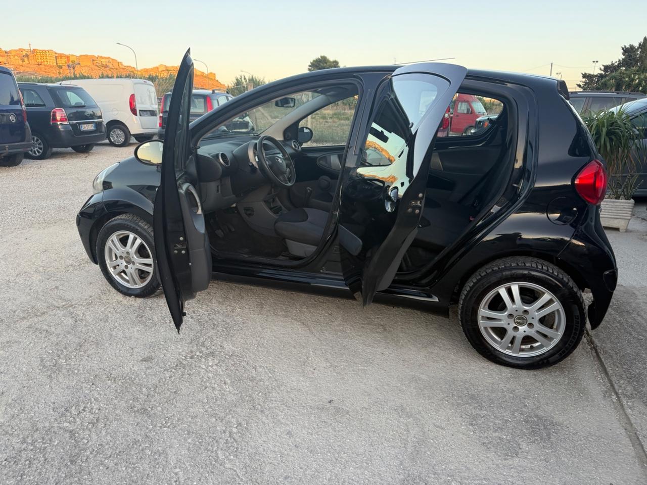 Toyota Aygo 1.0 12V VVT-i 5 porte Sol
