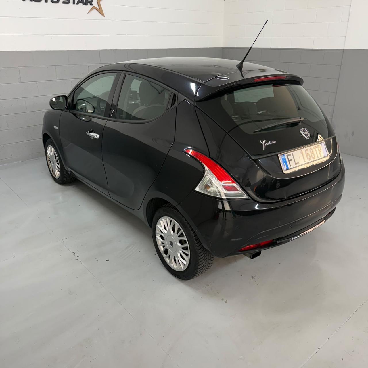 Lancia Ypsilon 1.2 69 CV 5 porte EURO 6 NEOPATENTATI