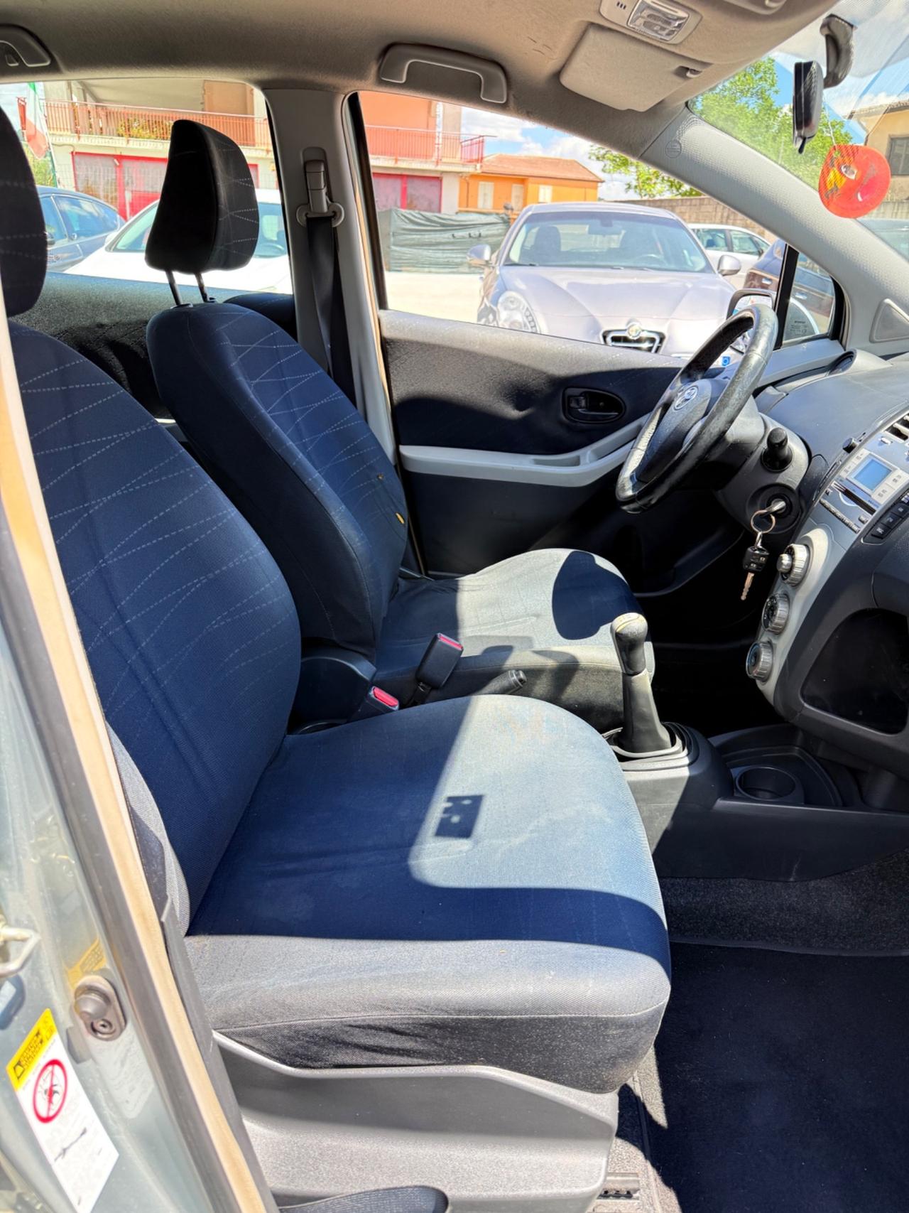Toyota Yaris 1.0 5 porte Sol