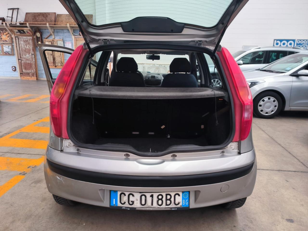 Fiat Punto 5 porte 1.2 bz-59kw/04-2003/NEOPATENTATI