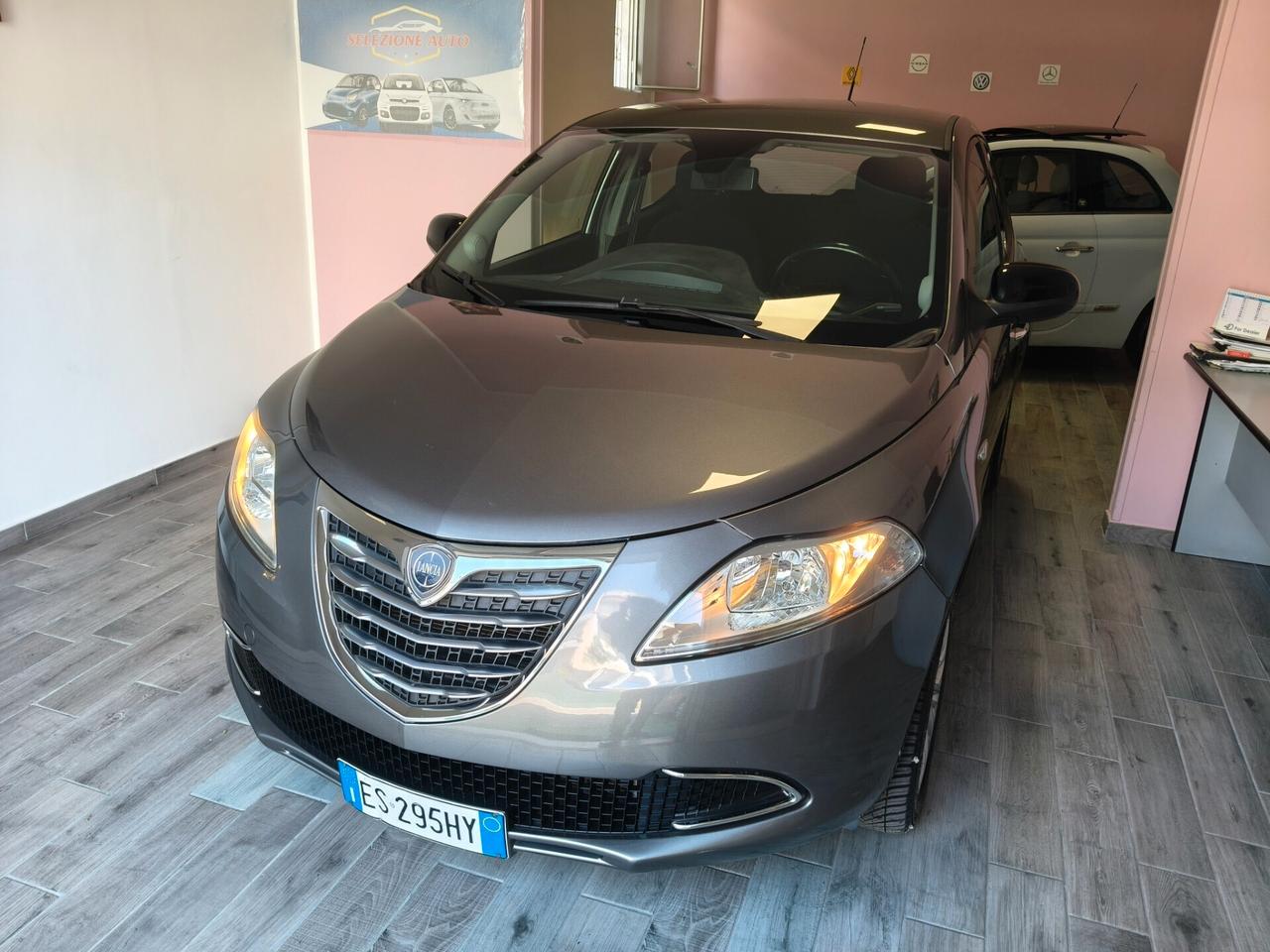Lancia Ypsilon 5 porte Metano Ecochic Gold