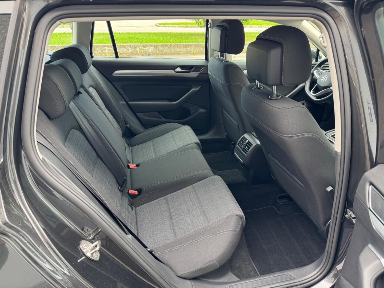 Volkswagen Passat Variant 2.0 TDI SCR 122 CV EVO DSG Business