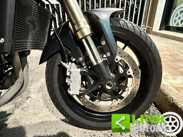 BENELLI Leoncino 800 .