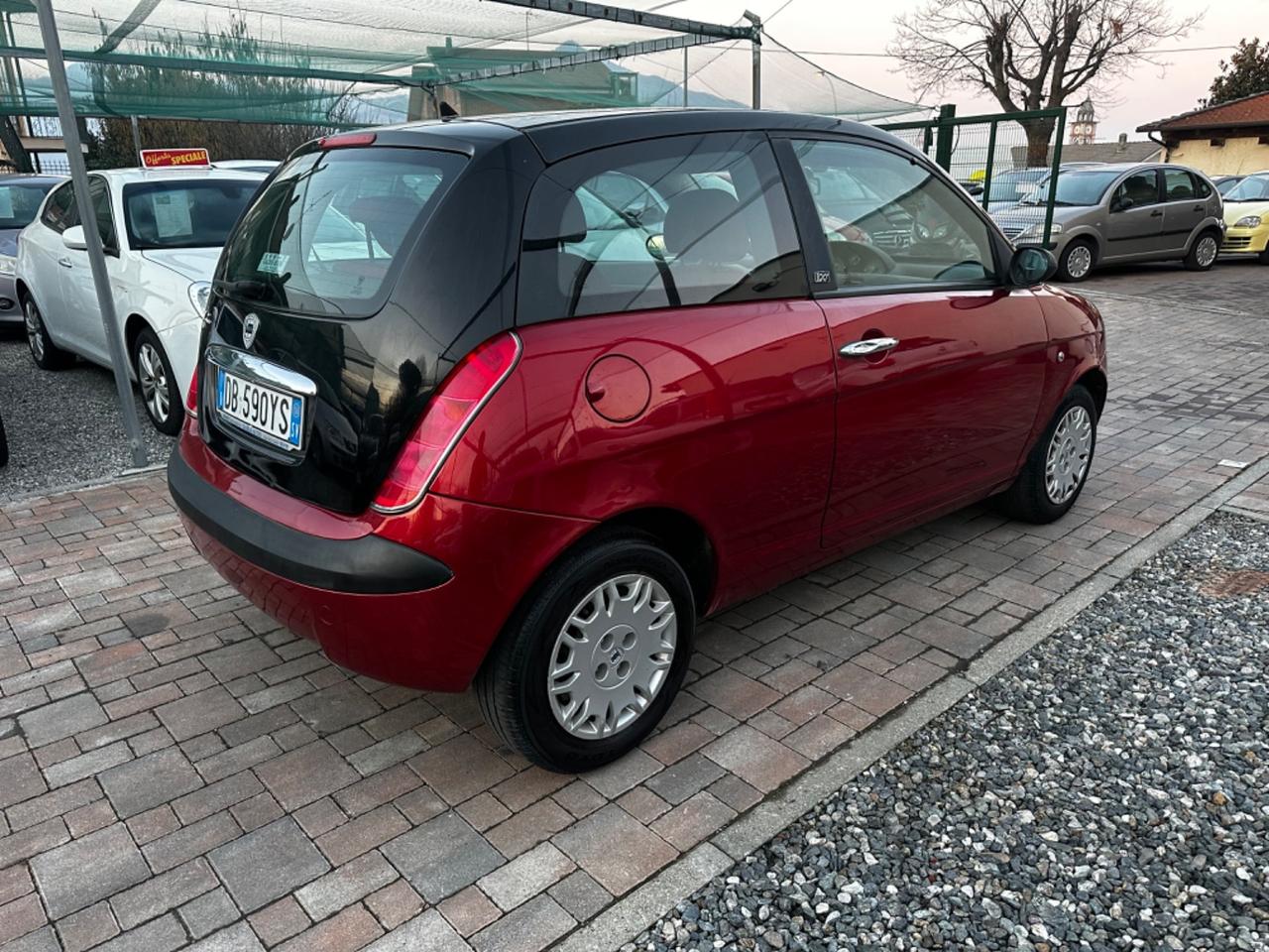 Lancia Ypsilon 1.2 16V Oro