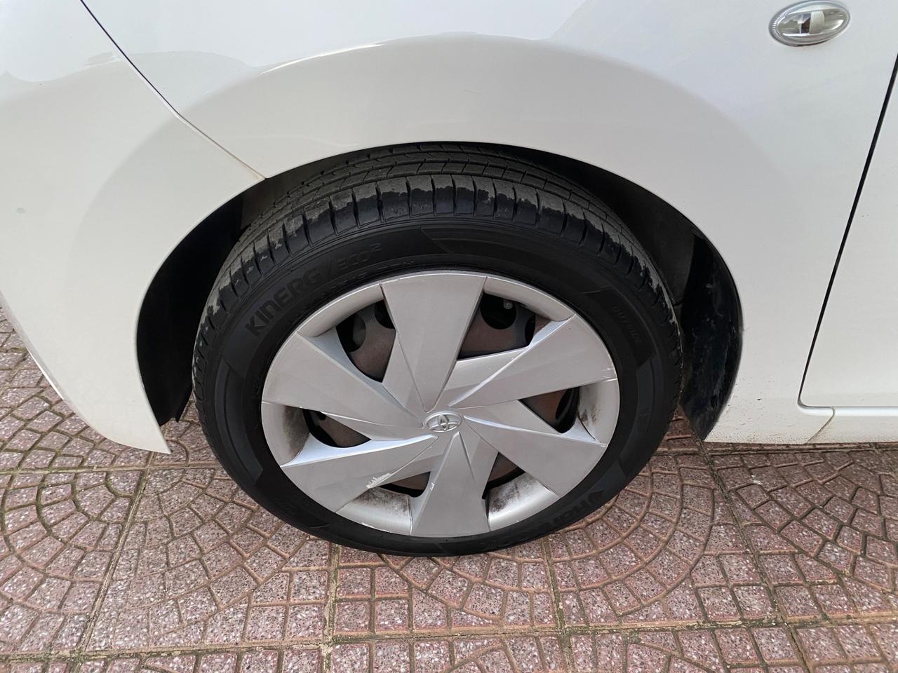 Toyota Aygo 1.0 VVT-i 69 CV 5 porte x-clusiv