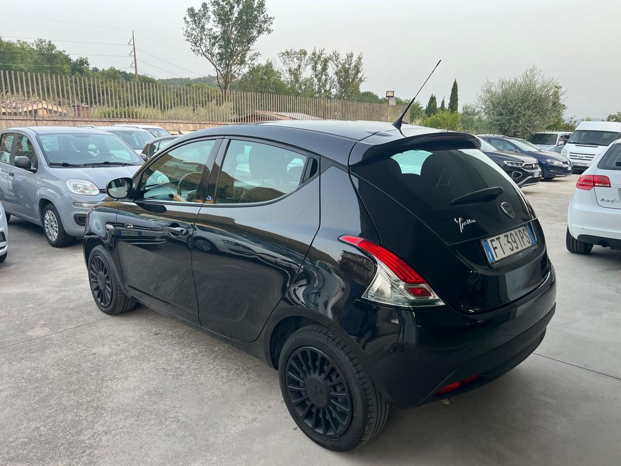 Lancia Ypsilon 1.2 69 CV 5 porte Elefantino Blu