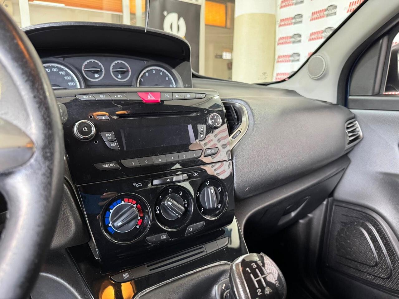 Lancia Ypsilon 1.2 69 CV 5 porte GPL Ecochic 30th Anniversary