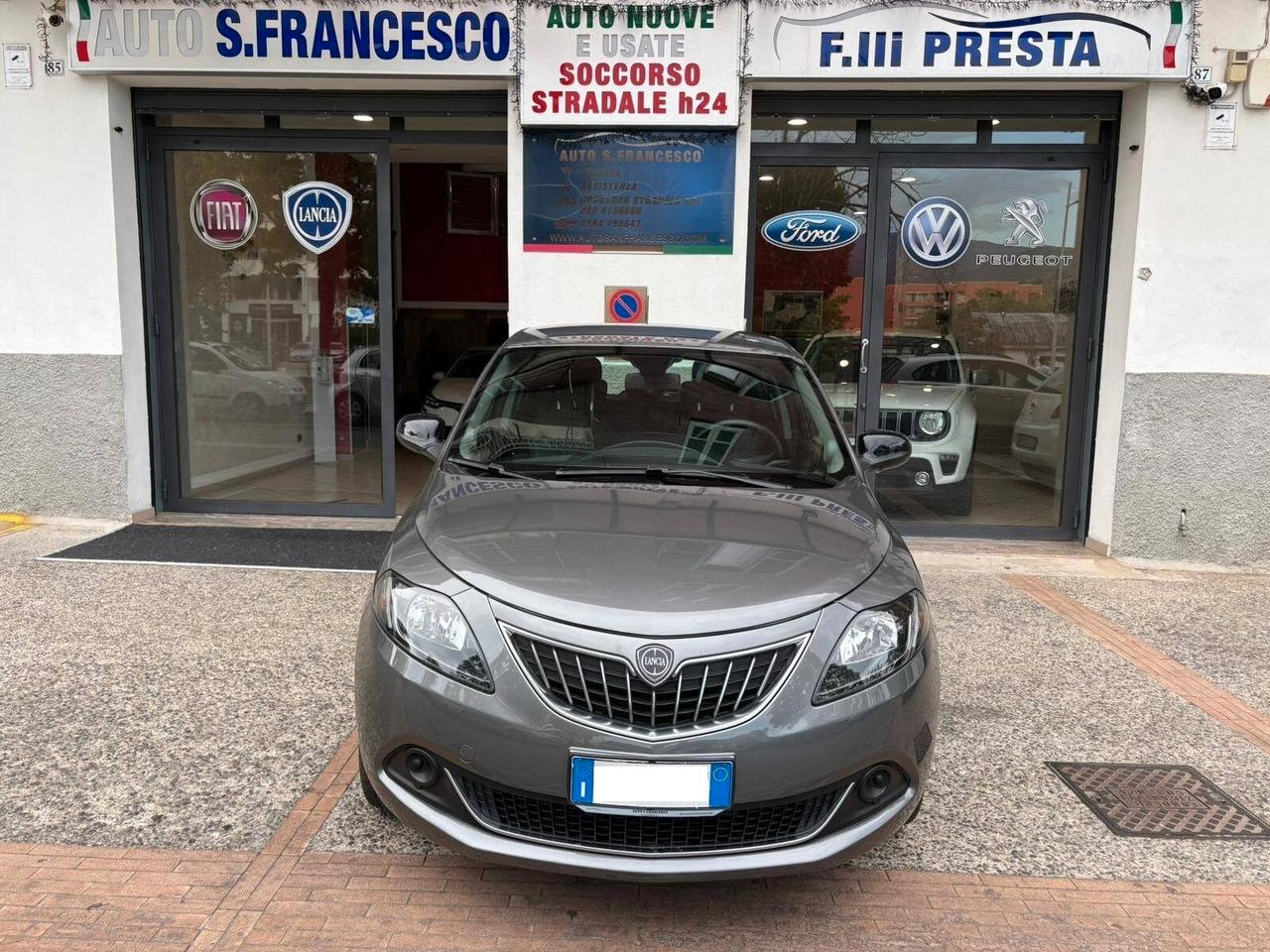 Lancia Ypsilon 1.0 Hybrid Silver - 12/22