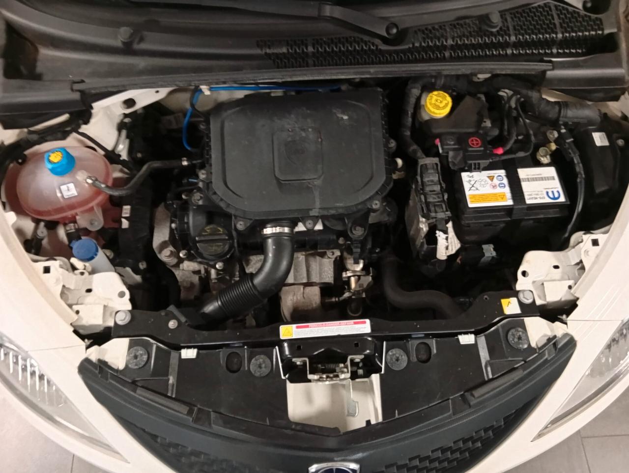 Lancia Ypsilon 1.0 FireFly 5 porte S&S Hybrid Ecochic Silver