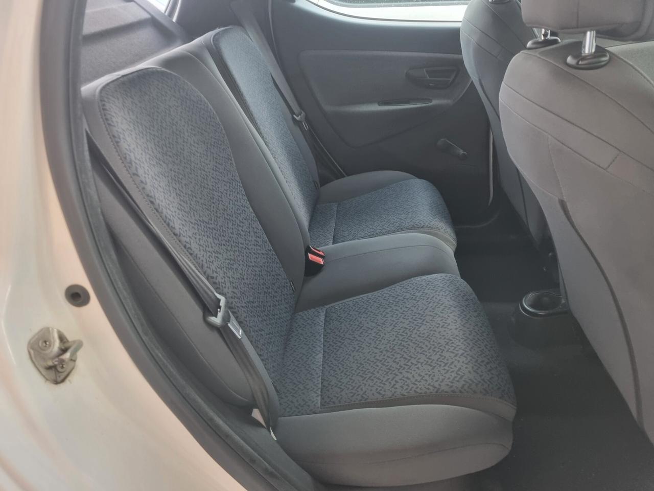 Lancia Ypsilon 1.0 FireFly 5 porte S&S Hybrid Silver