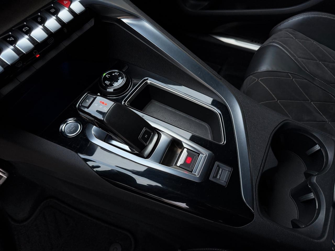 Peugeot 3008 GT-LINE/2.0 EAT8 177CV/GANCIO/PELLE/18"