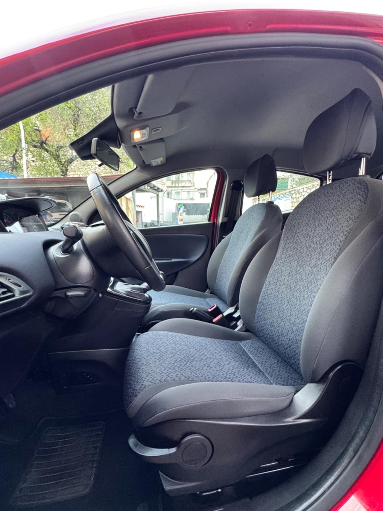 Lancia Ypsilon 1.0 FireFly 5 porte S&S Hybrid Gold Plus