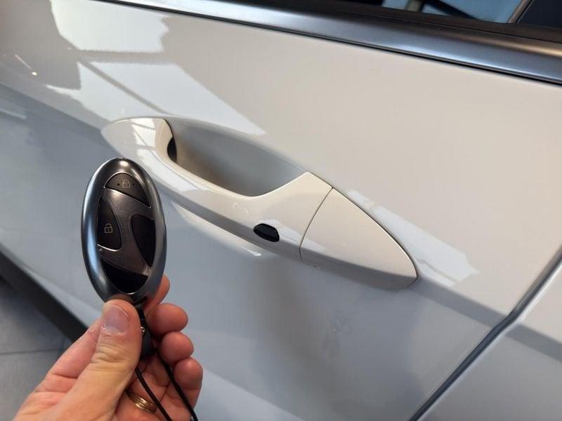 Hyundai Kona Kona 2025 5p 1.0 T-GDI 100cv 6m Business