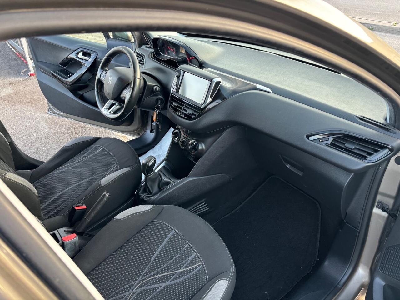 Peugeot 208 1.4 HDi 68 CV 5 porte Allure