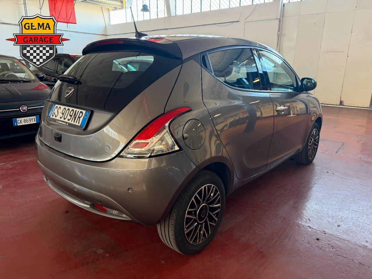 Lancia Ypsilon 1.0 firefly hybrid Platino s&s 70cv
