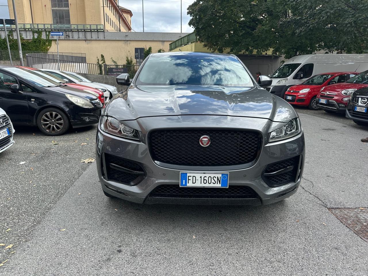 Jaguar F-Pace 2.0 D 180 CV AWD aut. R-Sport