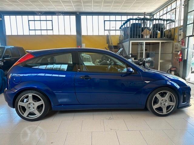 Ford Focus 2.0i 16V cat 3p. RS215