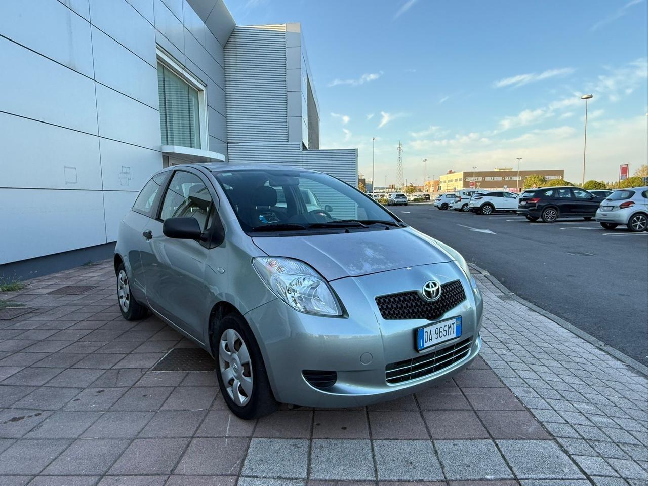Toyota Yaris 1.0 5 porte Sol