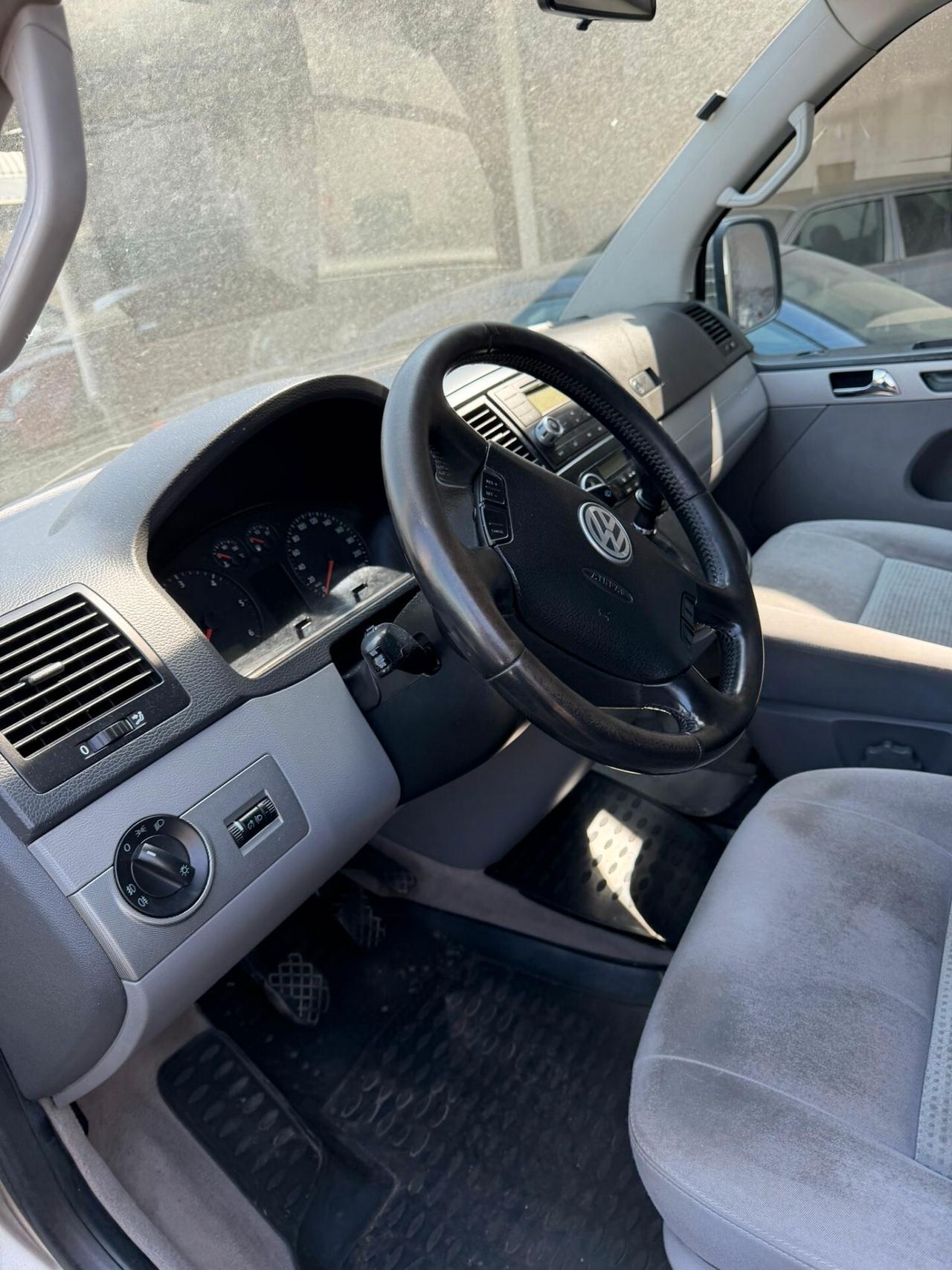 Volkswagen Multivan 2.5 TDI/130CV Comfortline