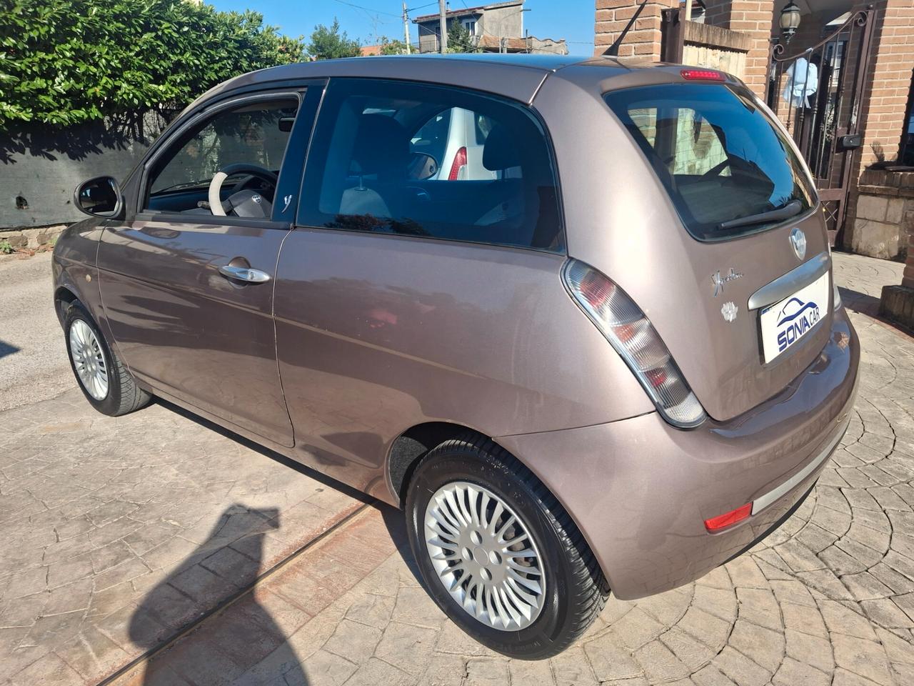 Lancia Ypsilon 1.2 Argento neopatentati