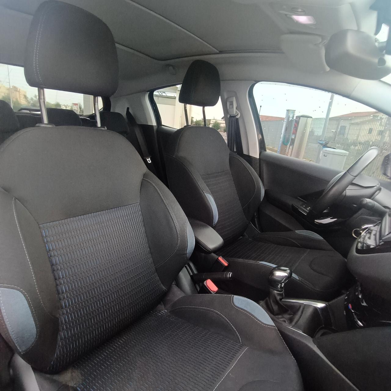 Peugeot 208 1.4 HDi 68 CV 3 porte Allure