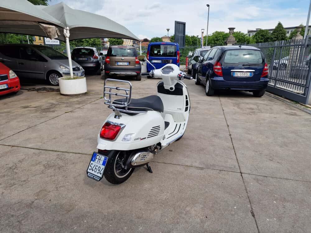 Vespa 300 GTS