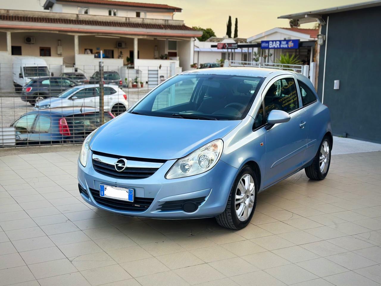 Opel Corsa 1.2 3 porte Club Garanzia 12 Mesi